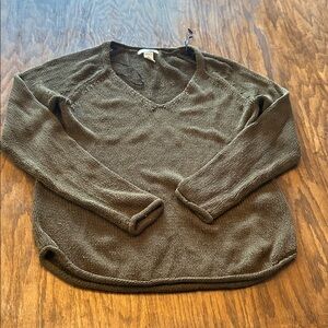 H&M Women's V-Neck Sweater in Olive